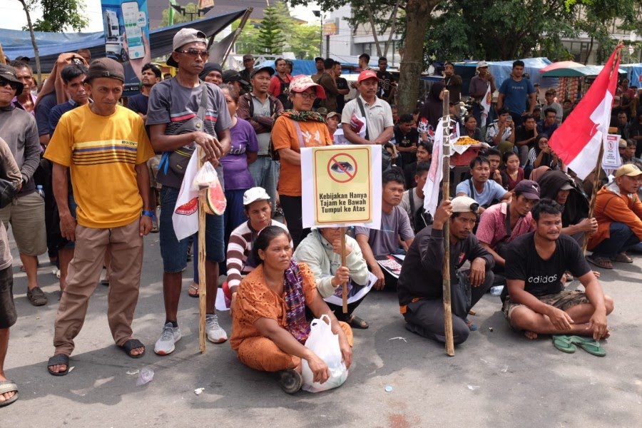Ratusan Warga TNTN Demo di Kantor Gubernur Riau, Tolak Relokasi Tanpa Kepastian