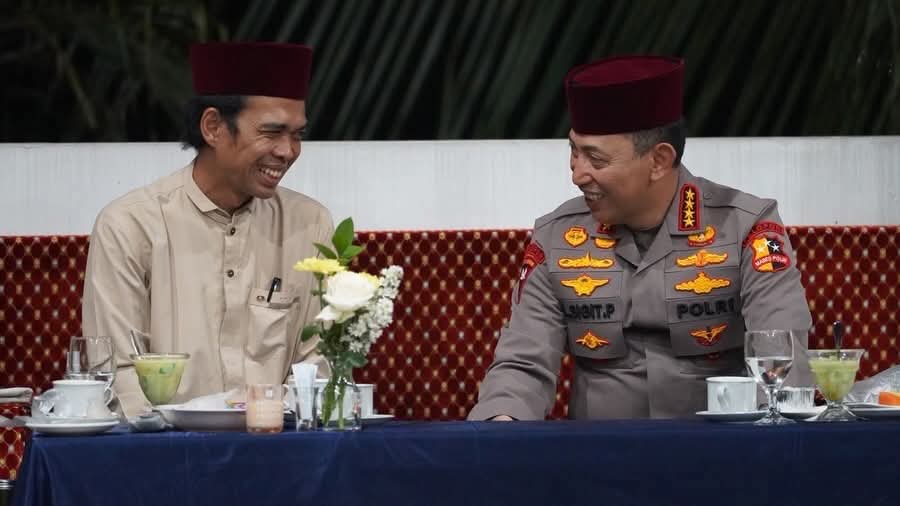 Kapolri dan UAS Berdialog hingga Larut Malam di Riau, Bahas Kondisi Masyarakat hingga Green Policing