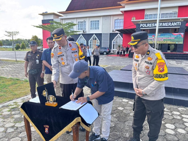Polres Meranti Terima Bantuan Peralatan Karhutla dari PT Imbang Tata Alam, Perkuat Kesiapsiagaan Cegah Kebakaran
