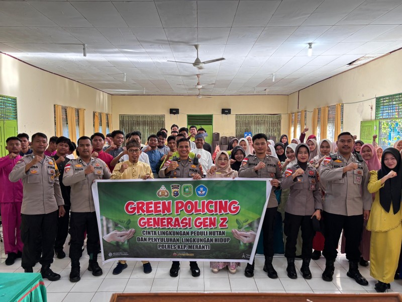 Bersama Polres Kepulauan Meranti, Kades Mekong Ikut Sosialisasikan Program Green Policing di Dua Sekolah