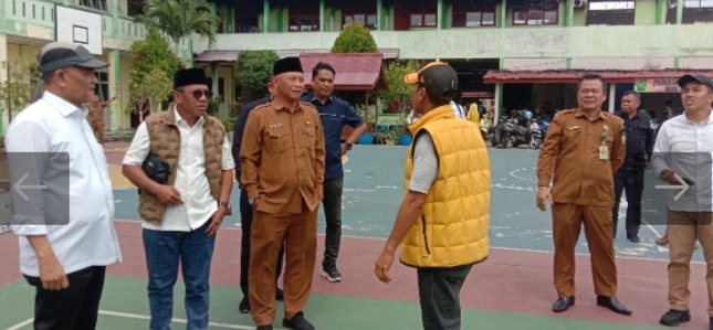Anggota DPRD Provinsi Riau Bersama Dinas Pendidikan Perhatikan SMA Negeri 1 Selatpanjang.