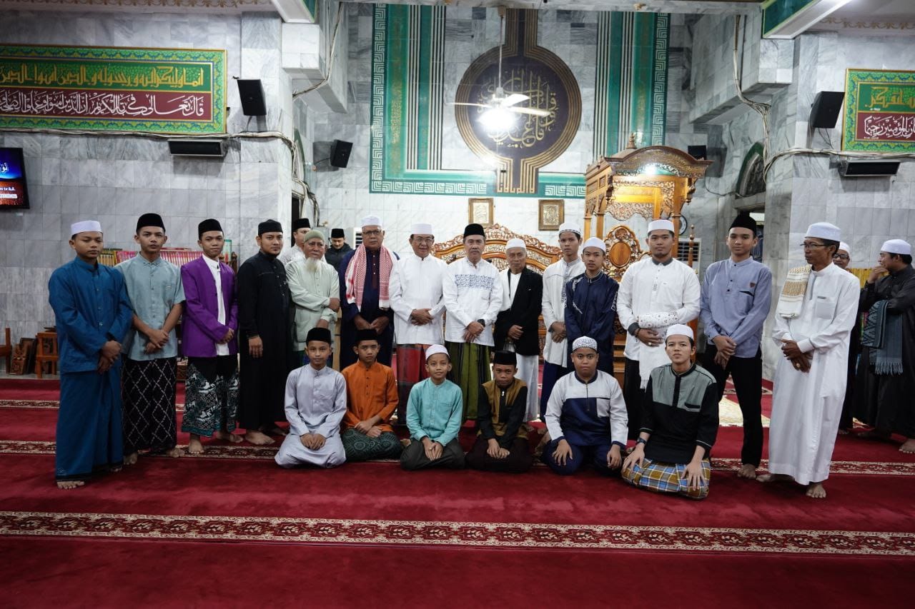Safari Subuh, Gubri Silaturrahmi Bersama Masyarakat di Masjid Agung Al-Huda Tembilahan
