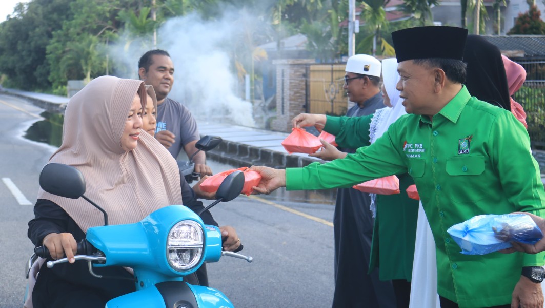PKB Meranti Berbagi Berkah Ramadan, Asmar Pimpin Pembagian Takjil dan Santunan Anak Yatim
