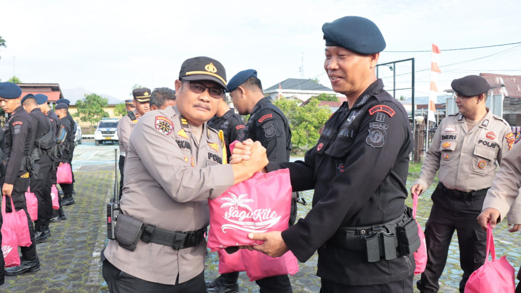 Pasca Pengamanan PSU di Tanjung Peranap, Polres Meranti Lepas Personil BKO Brimob Polda Riau Menuju Pekanbaru