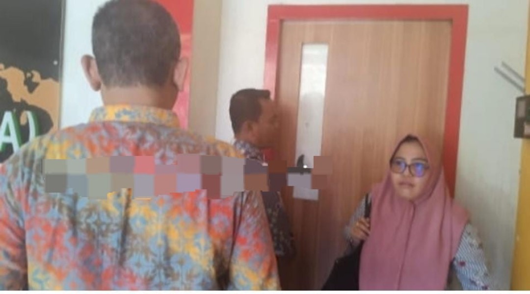 Direksi PT SPRH Perseroda Ricuh di Depan Kantor, Komisaris dan Direktur Dilarang Masuk Ruang Rapat