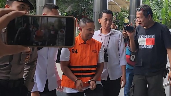 Ralat KPK Ralat Gubernur Riau Bukan Ditangkap di Barbershop, Tapi di Kafe Jalan Paus