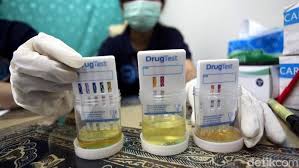 Pejabat Eselon II Pemprov Riau Tes Urine di Kantor Satpol PP