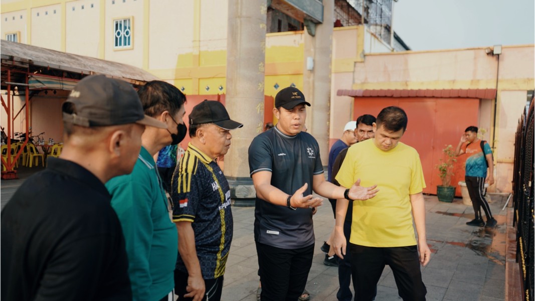 Jalan Pagi Sambil Ngopi Bareng, Kapolres Meranti dan Bupati Bahas Posko Karhutla di Desa