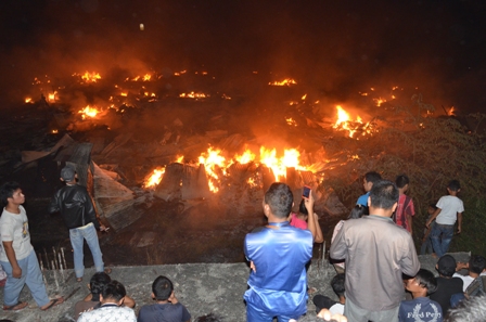 Ratusan Kios Pasar Cik Puan Sekejap Mata Ludes Terbakar