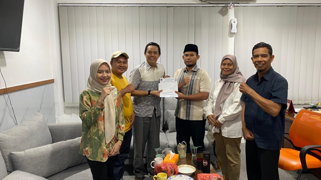 Alumni HMI di KPU Serahkan 1 Ekor Sapi Qurban untuk Kahmi dan HMI Riau