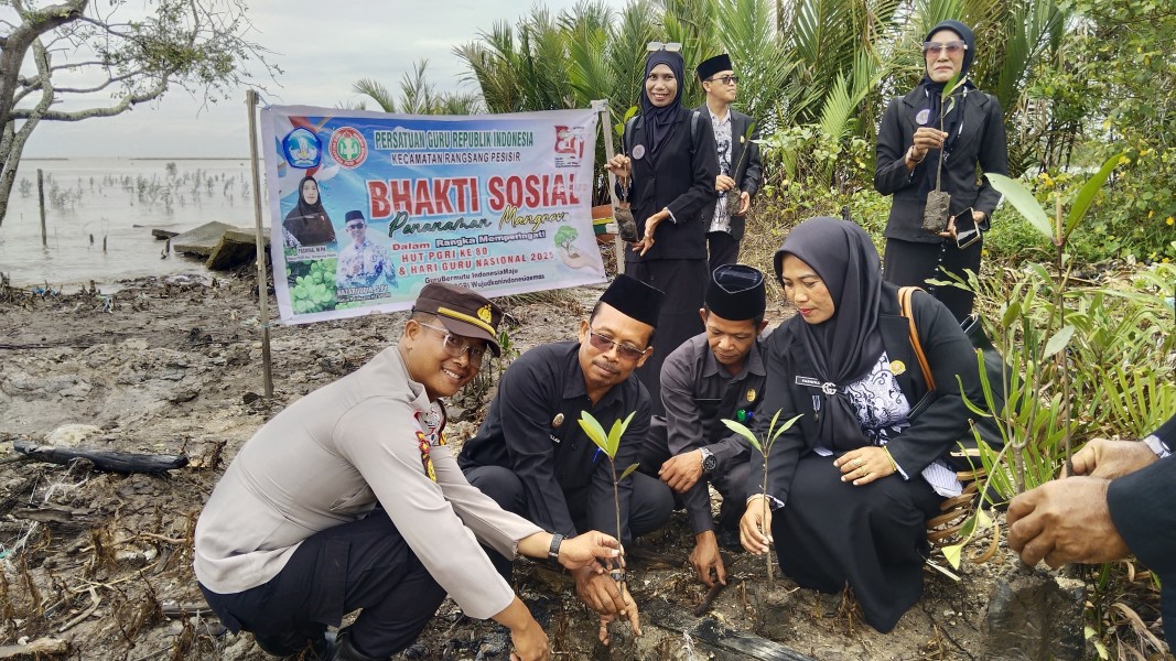 Semarakan Hari Guru Polres Meranti Gelar Green Policing Edukasi Peduli Lingkungan Sekitar