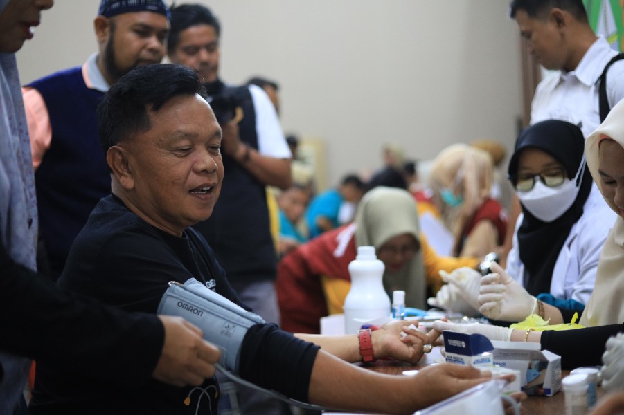 Bupati Meranti H.Asmar Perkuat Upaya Pencegahan Penyakit Tidak Menular Lewat Pemeriksaan Kesehatan Gratis