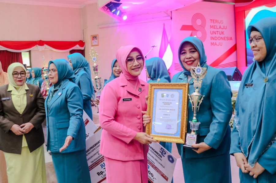 Tim PKK Meranti Raih Juara 3 Lomba HKG PKK Riau