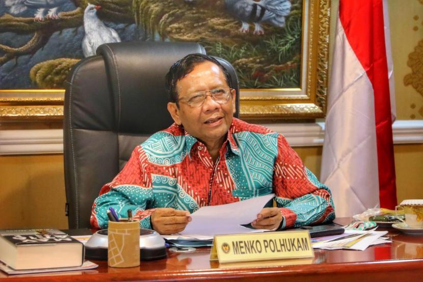 FPI Tantang Mahfud MD Perintahkan Tracing di Solo & Surabaya