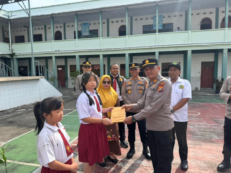 Polres Kepulauan Meranti Gencarkan Green Policing, Tanam Pohon dan Edukasi Lingkungan di Sekolah