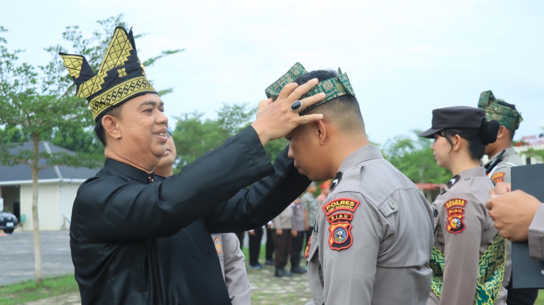 Launching Serentak Program Kapolda Riau, Personel Polres Meranti Kenakan Tanjak dan Selempang Setiap Jumat