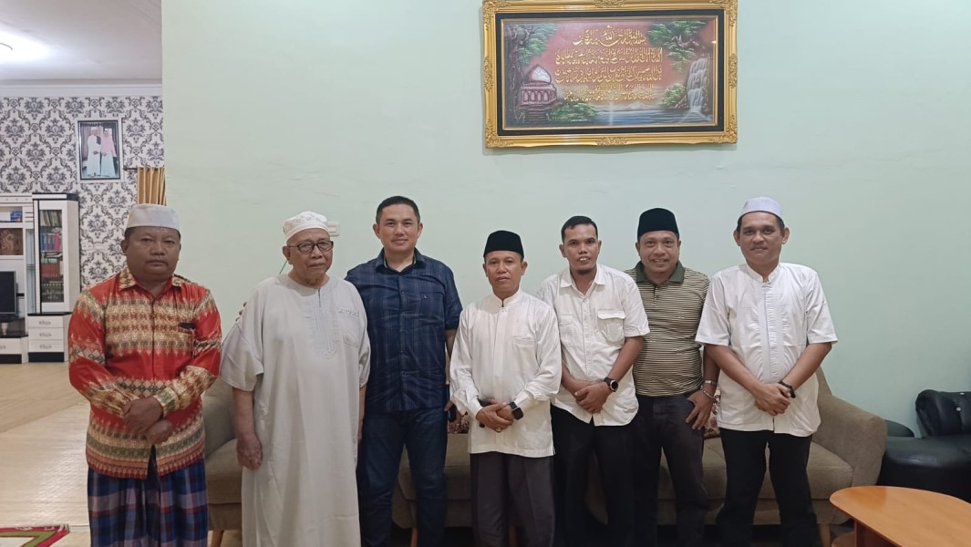 Kapolres Pelalawan Sowan ke Tuan Guru Buya H. Abdul Gani, Pererat Silaturahmi di Bulan Syawal