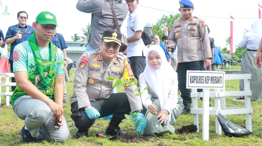 Puncak Peringatan Hari Pohon Sedunia Polres Meranti Bersama Tanam Pohon Menjaga Meranti Tetap Lestari