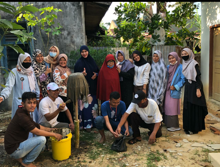 Mahasiswa Kukerta Terintegrasi Abdimas UNRI 2020 Sosialisasikan Pembuatan Pupuk Cair Organik