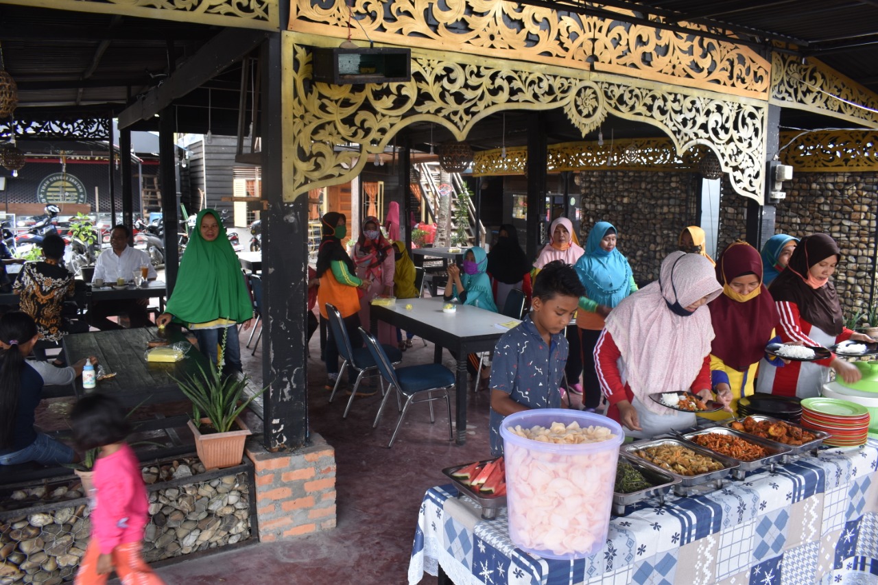 Satreskrim Polres Kampar Terus Gelar Acara Jumat Barokah, Sediakan Makan Siang Gratis Bagi Dhuafa