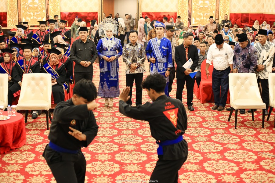 Wisuda Sarjana STKIP Meranti Angkatan V Langsung di Hadiri Bupati Meranti Asmar