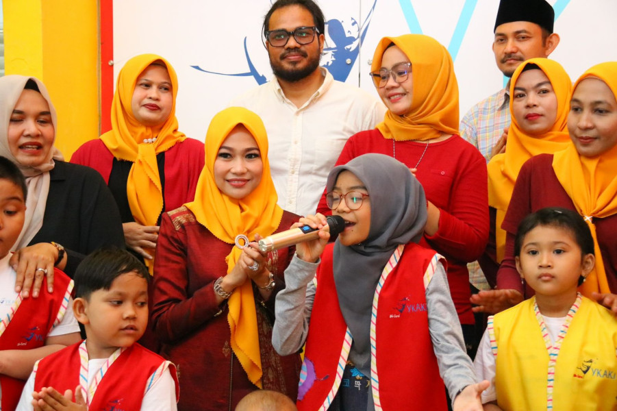 Ketua IKA SMPN 13/14 Pekanbaru Raja Rilla Mustafa Muflihun Hadiri Bakti Sosial ke Anak-anak Terkena Kanker dan Lansia