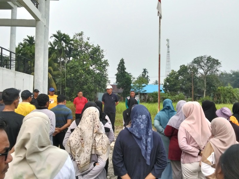 Ciptakan Lingkungan Nyaman, Dinas Perpustakaan dan Kearsipan Meranti Gelar Gotong Royong.