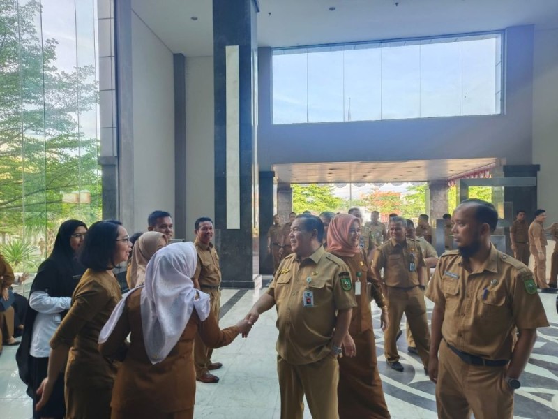 Loyalis Wakil Gubernur Riau, Pengumpul Uang Jatah 'Preman' Dilepas Pulang KPK Tak Jadi Tersangka