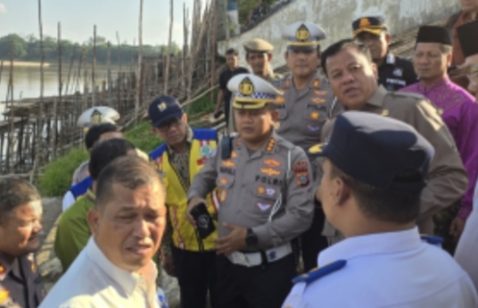 Dirlantas Polda Riau Pantau Jalan Pacu Jalur Di Kuansing