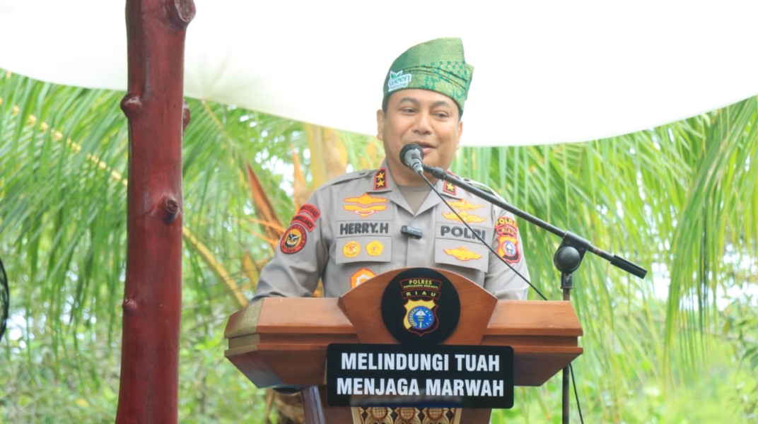 Kapolda Riau Susur Sungai Jelajah Kampung Sampaikan 110 Pelayanan Kepolisian