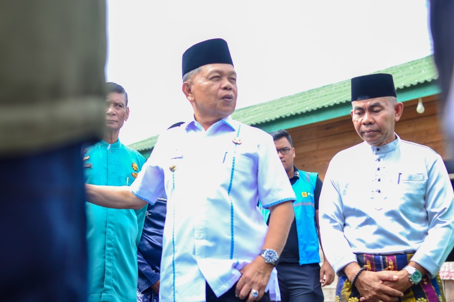 PLN Serahkan Bantuan Air Bersih untuk Meranti, Bupati Asmar Minta Tambahan 100 Titik Sumur Bor